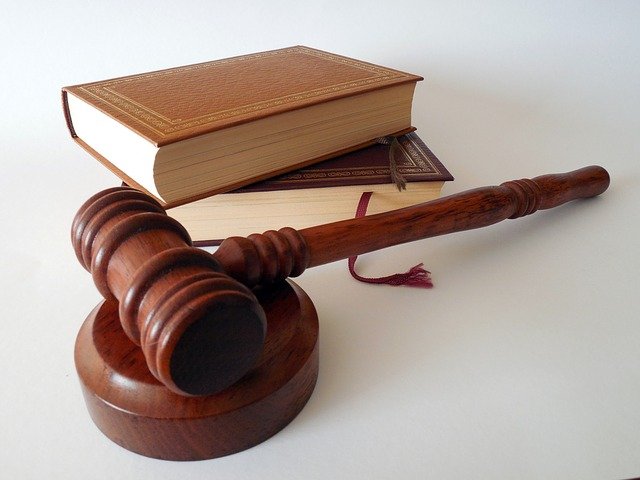 Prawo pracy – kiedy starać się o adwokata?